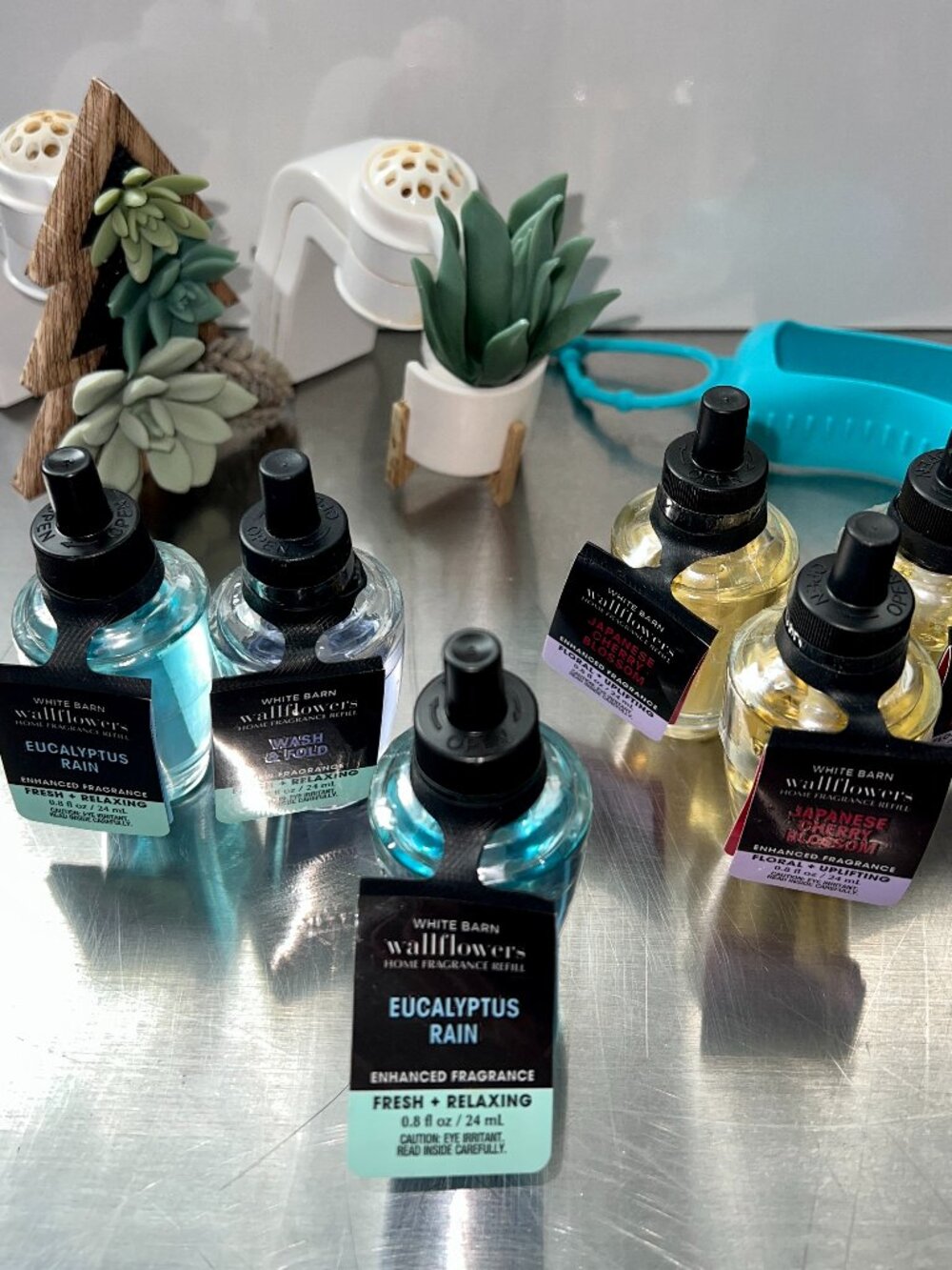 Bath & Body Works Home Wallflowers 2 Plugs & 6 Refills 8 Assorted Item Bundle